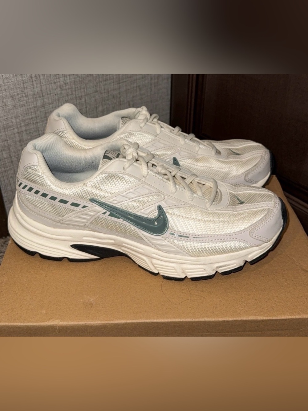 Nikes Initiator women size 9